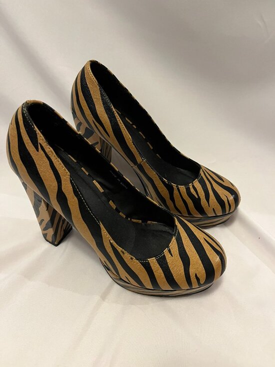 Forever 21 Shoes - Forever 21 Tiger Print Platform Heels – Size 8 – NWOT
